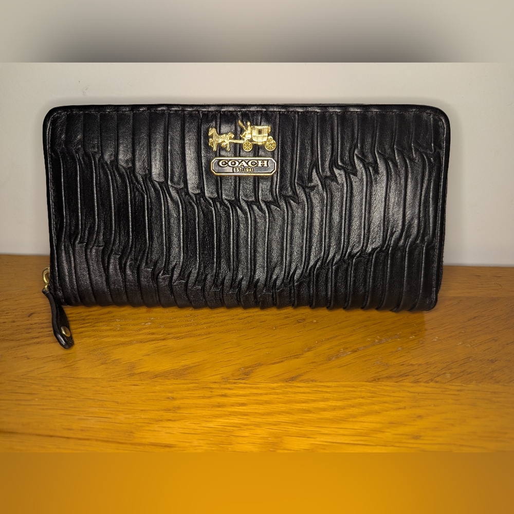 ‼️SOLD‼️⭐Coach⭐ Madison Black Gathered Leather Accordion Zip Wallet - Picture 2 of 11